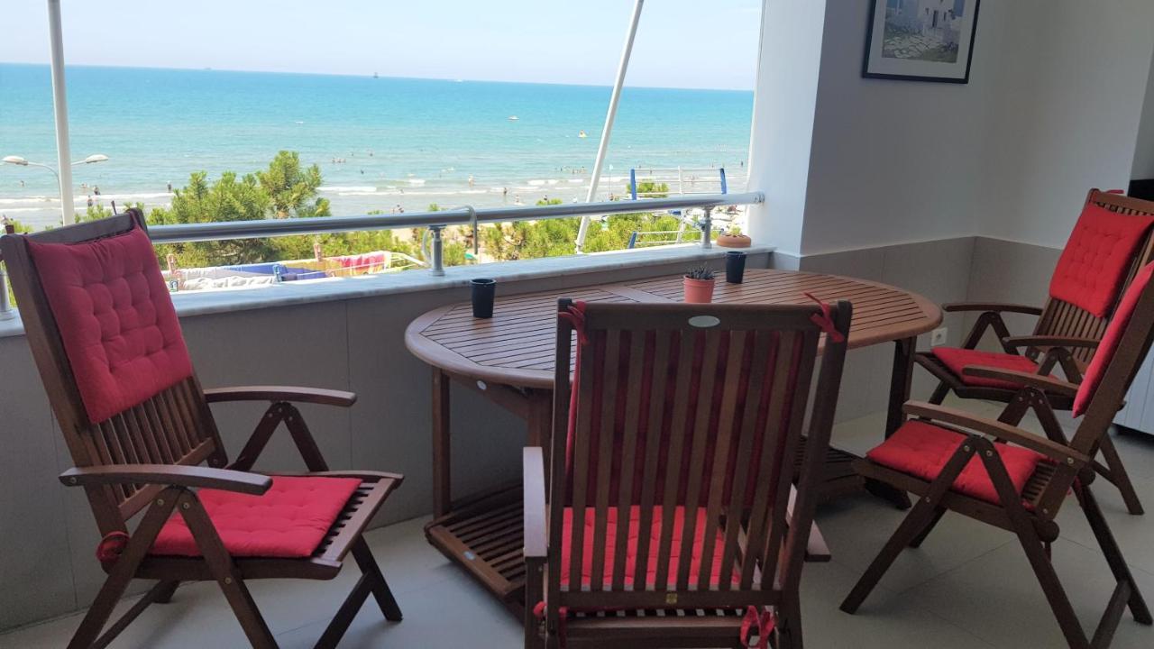 M&I Beach Apartment With Sea View Дуррес Экстерьер фото