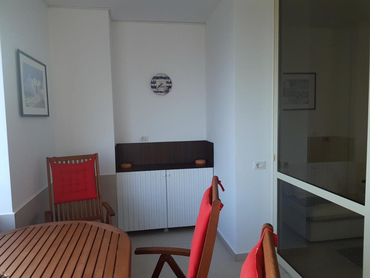 M&I Beach Apartment With Sea View Дуррес Экстерьер фото
